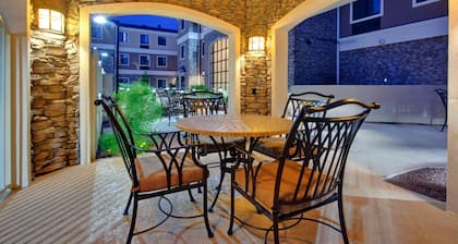 Outdoor Pool + Free Breakfast Buffet