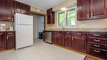 House (4 Bedrooms) | Property amenity