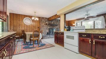 House (4 Bedrooms) | Property amenity