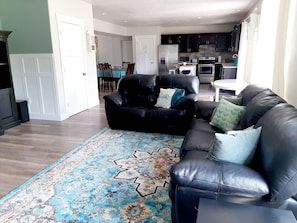 Smart TV, DVD player, books - 2 Bed/1 Bath daylight basement apartment-perfect for families! (Lehi)