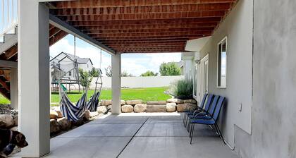 2 Bed/1 Bath daylight basement apartment-perfect for families!