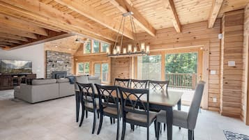 House (5 Bedrooms) | Property amenity