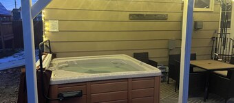 Steps from DOWNTOWN! COZY 5 bedroom Bungalow!