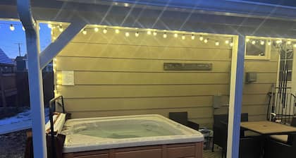 Steps from DOWNTOWN! COZY 5 bedroom Bungalow!