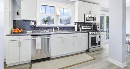 Relaxing 4-bedroom With A Nice Deck & Grill — Close to U of M