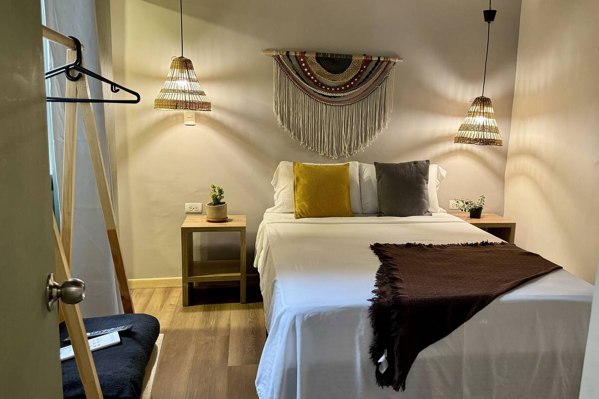 Chambre Standard | Bureau, fer et planche à repasser, Wi-Fi gratuit, draps fournis