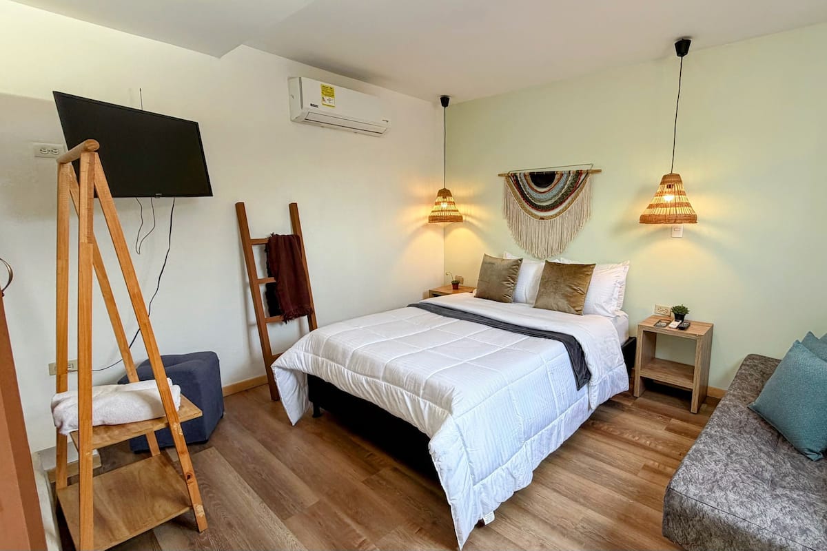 Family Double Room | Desk, iron/ironing board, free WiFi, bed sheets