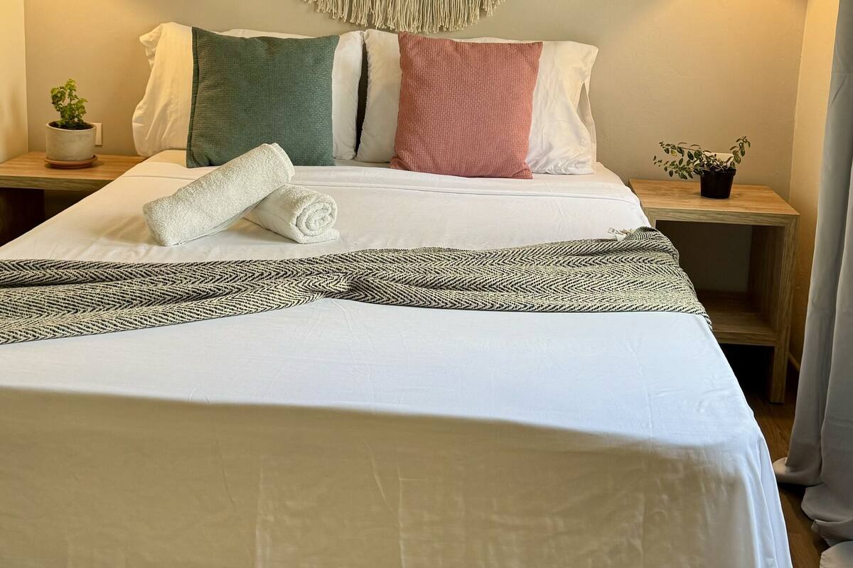 Chambre Double Exclusive | Bureau, fer et planche à repasser, Wi-Fi gratuit, draps fournis