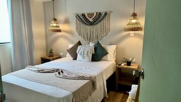 Bureau, fer et planche Ă repasser, Wi-Fi gratuit, draps fournis