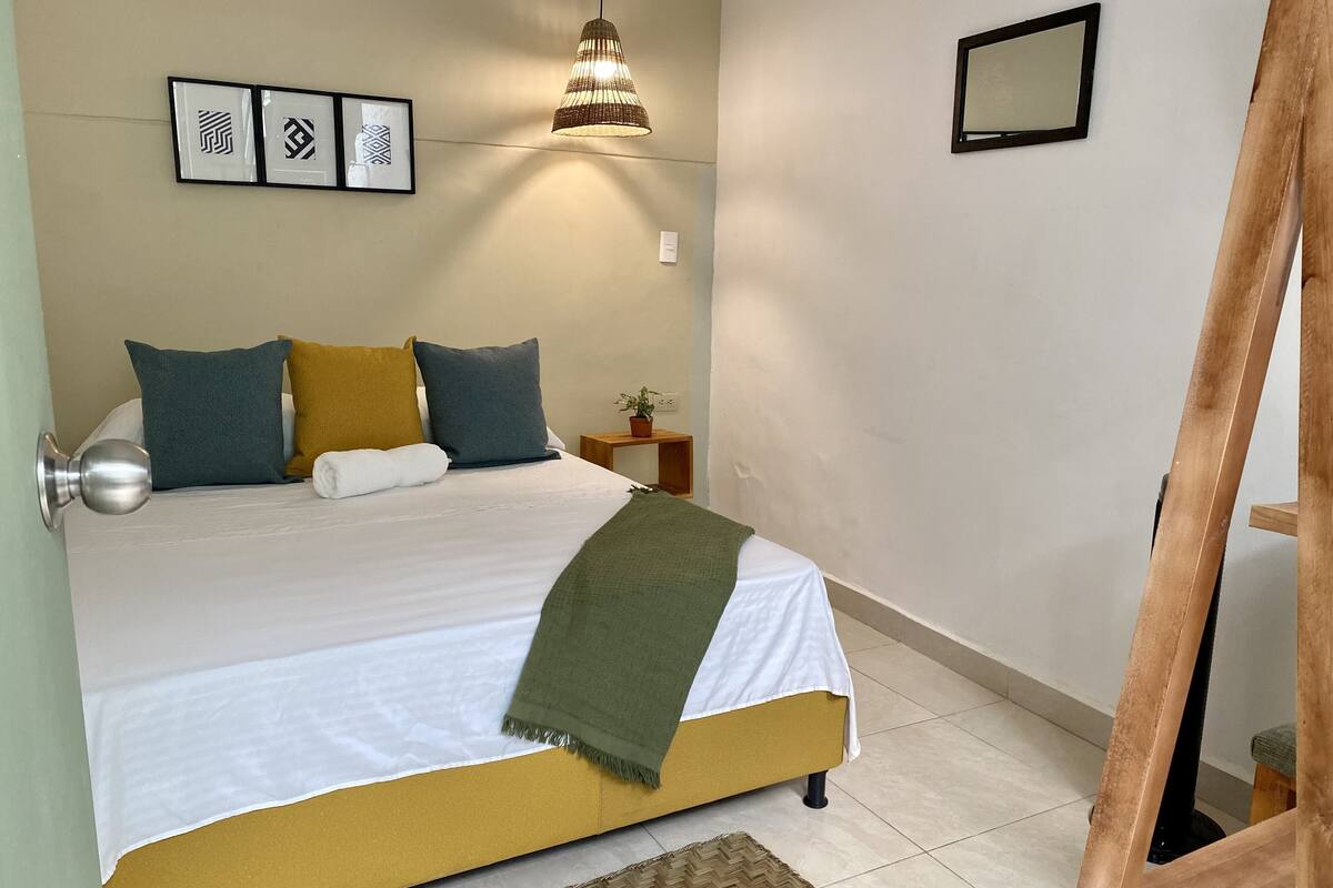 Chambre Standard | Bureau, fer et planche à repasser, Wi-Fi gratuit, draps fournis