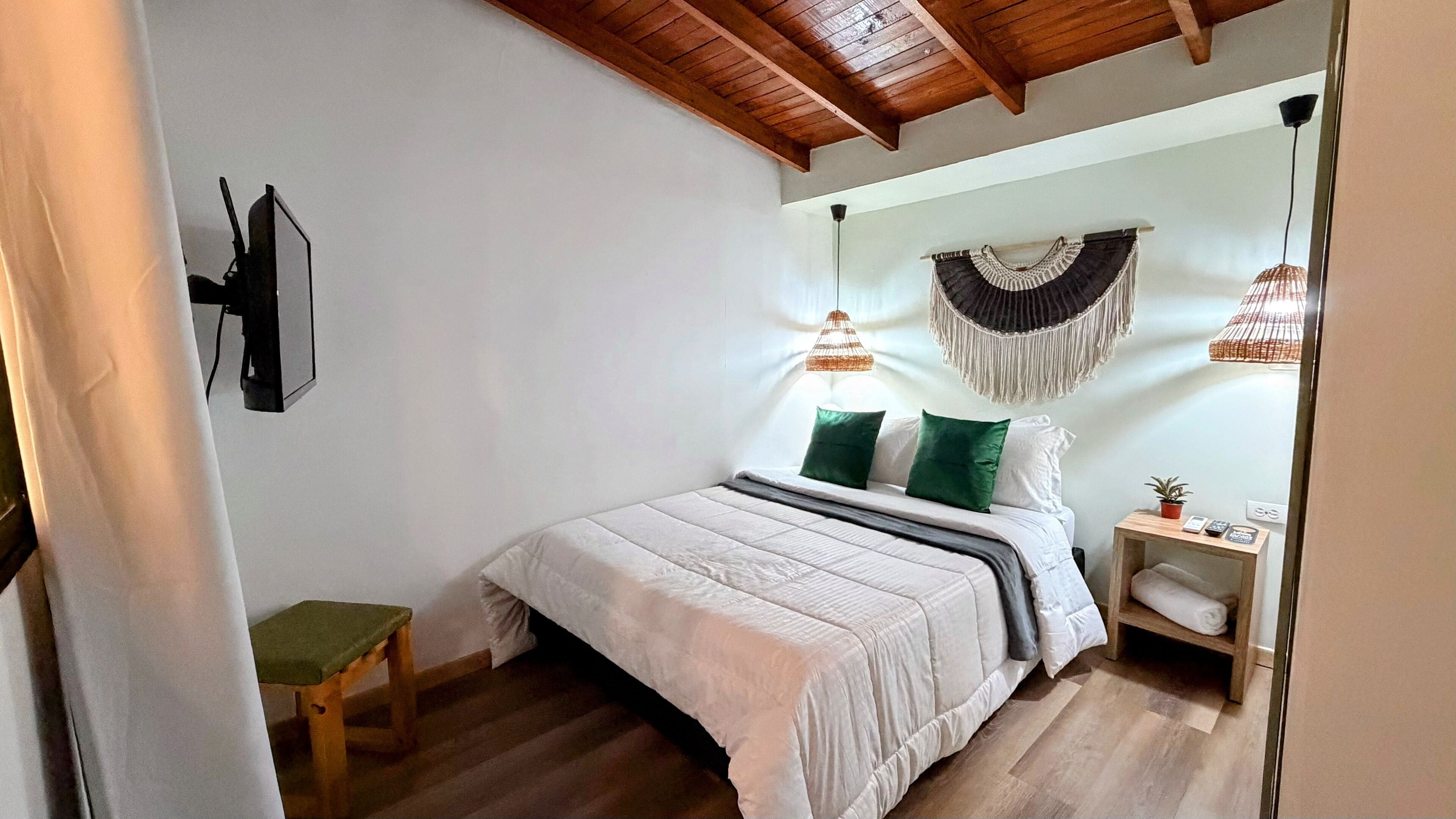 Exclusive Double Room | Desk, iron/ironing board, free WiFi, bed sheets