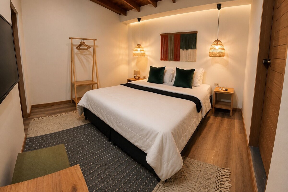 Standard Room, 1 Queen Bed | Desk, iron/ironing board, WiFi (free), bed sheets