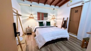 Chambre Standard, 1 grand lit | Bureau, fer et planche Ă repasser, accĂšs au Wi-Fi (inclus)