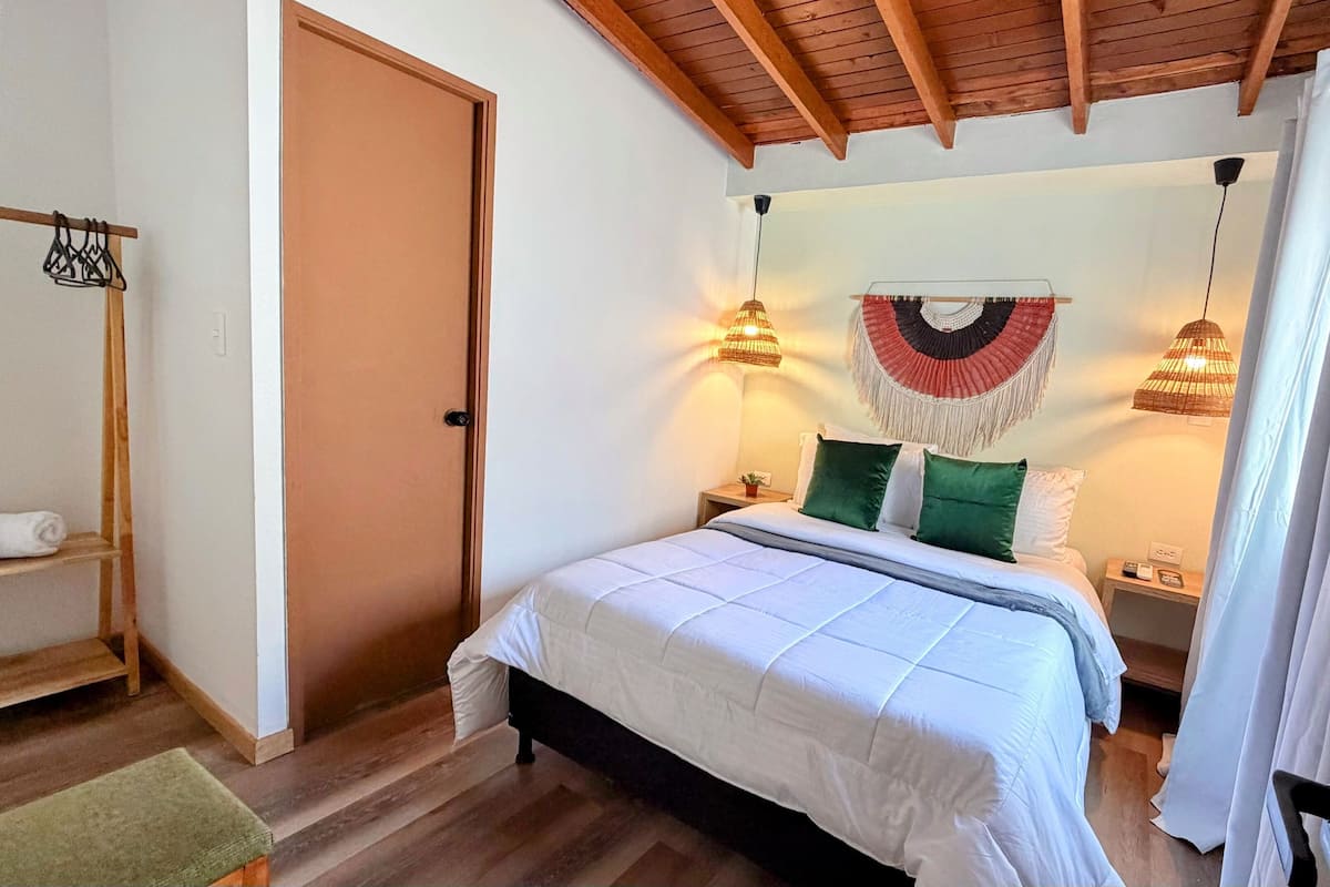 Exclusive Double Room | Desk, iron/ironing board, free WiFi, bed sheets