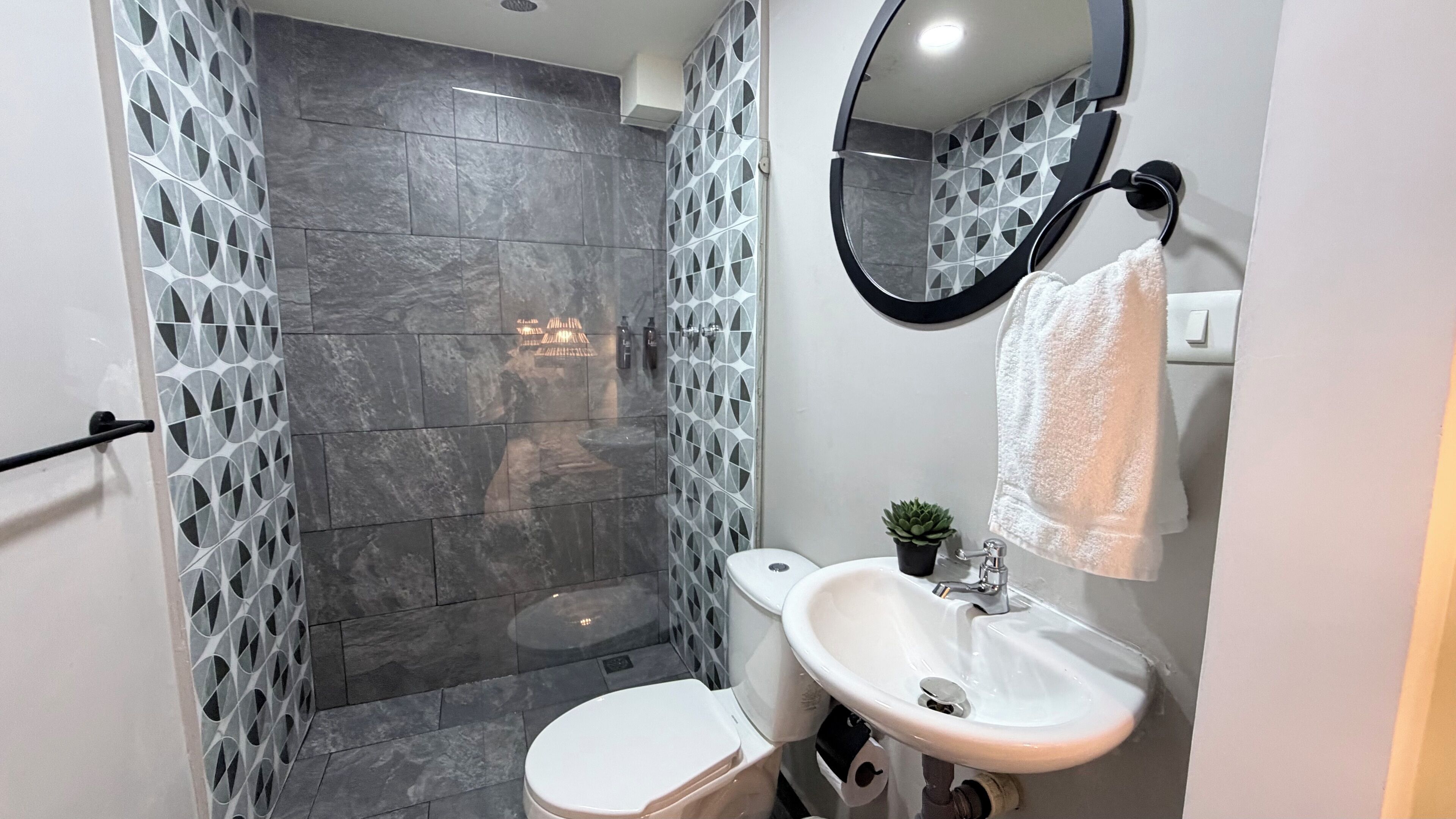 Standard Double Room | Bathroom