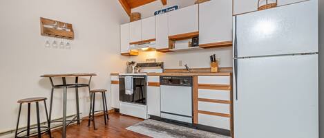 Townhome, Multiple Beds, Fireplace | Private kitchen | Fridge, microwave, oven, stovetop