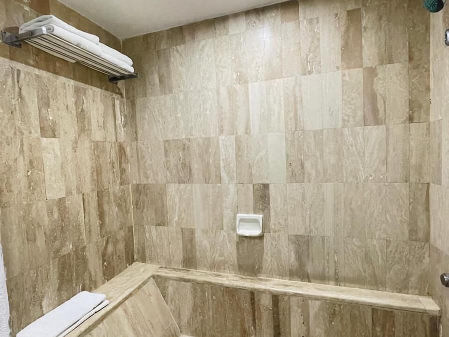 Habitación tradicional | Baño | Toallas