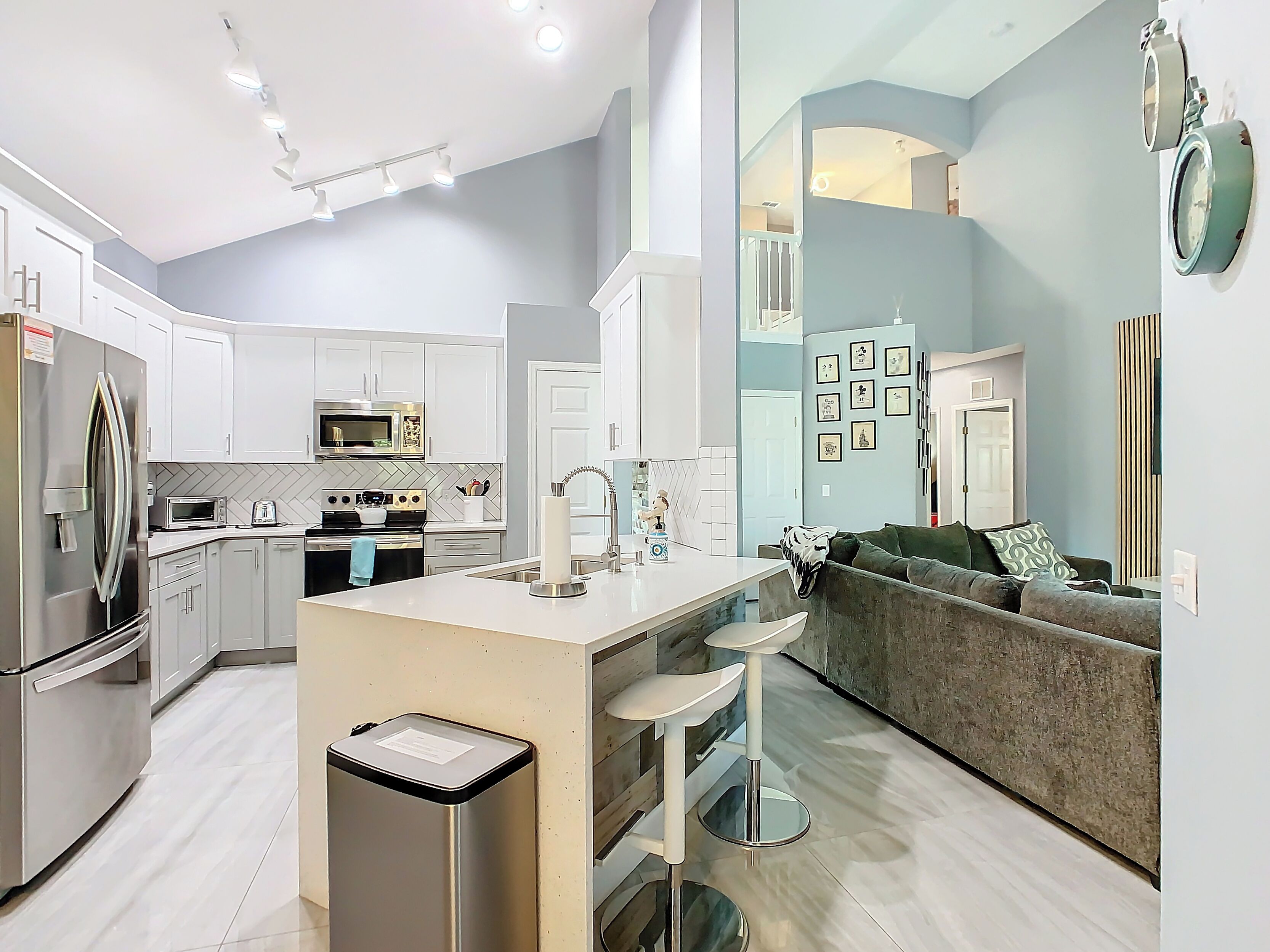 Refrigerador, microondas, horno, placa de cocina