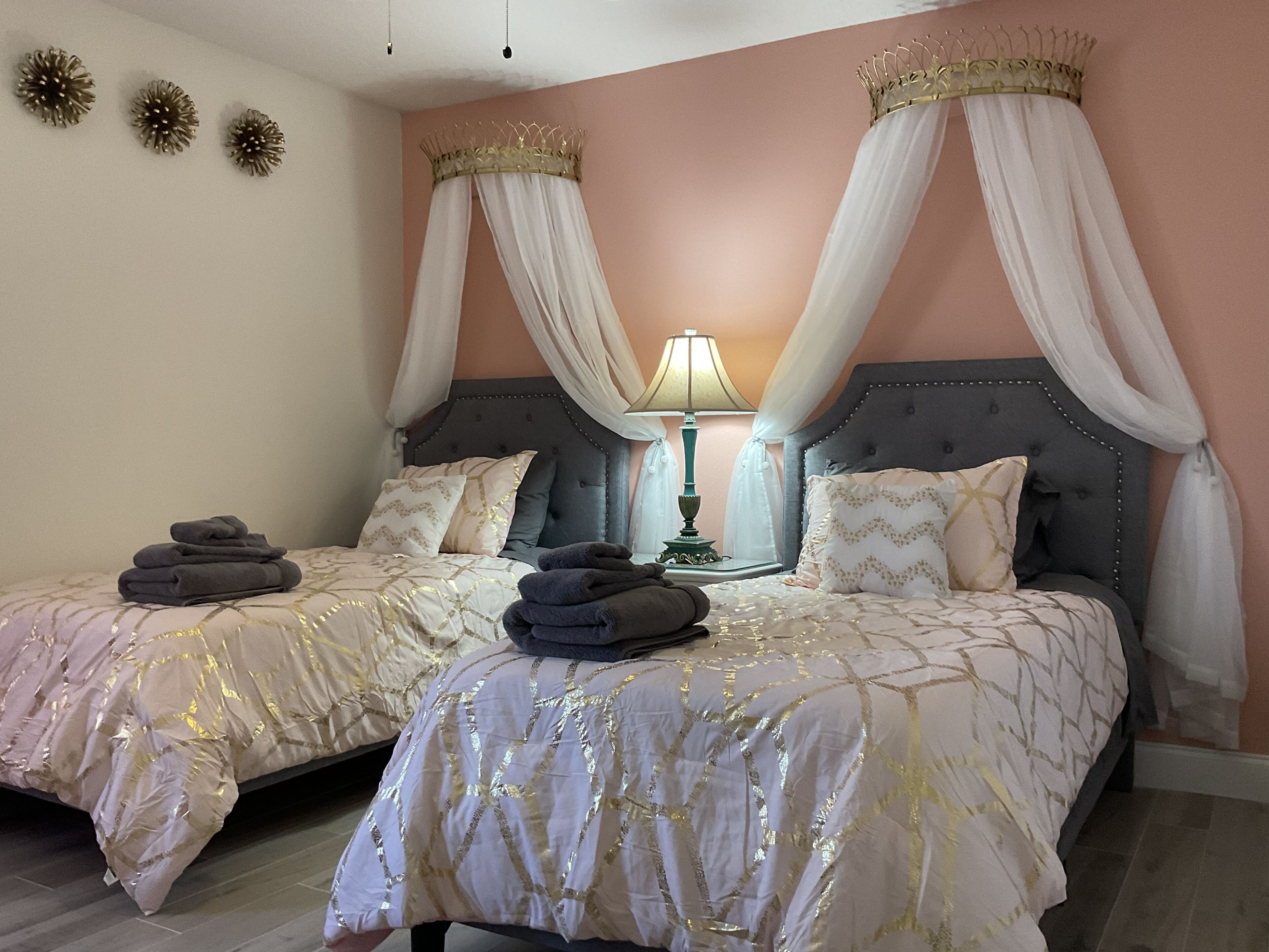Gorgeous Home,**FREE POOL/SPA HEATING** close to Disney 6Br4Bath Slp12,Huge Pool
