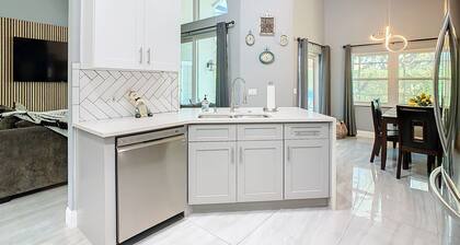Gorgeous close to Disney 6Br4Bath Slp12,Huge Pool great for family gathering
