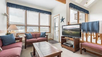 Studio (3 Bedrooms) | Property amenity