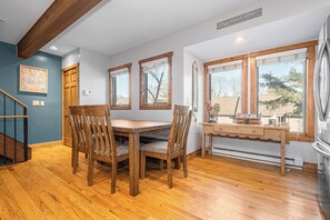 Studio (3 Bedrooms) | Property amenity