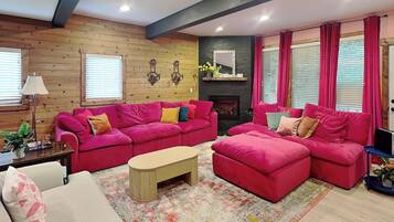 Studio (3 Bedrooms) | Front of property