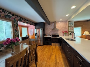 Studio (3 Bedrooms) | Property amenity
