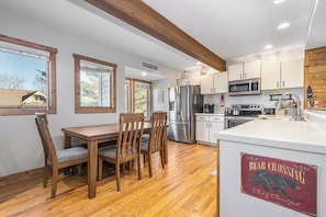 Studio (3 Bedrooms) | Property amenity