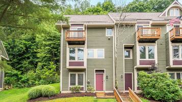 Studio (3 Bedrooms) | Property amenity