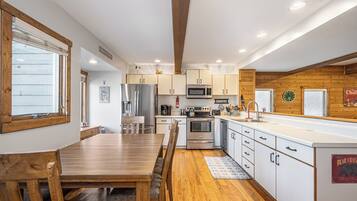 Studio (3 Bedrooms) | Property amenity