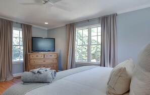 3 bedrooms, desk, iron/ironing board, travel cot