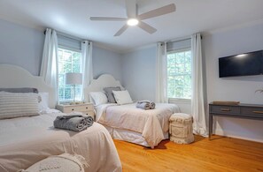 3 bedrooms, desk, iron/ironing board, travel cot