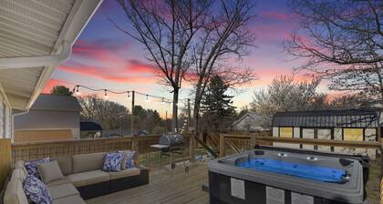 Cozy Asheville Home / Hot Tub / Fire Pit! Discount for week-long stays!