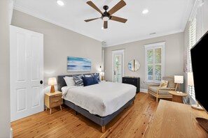 7 habitaciones, escritorio, tabla de planchar con plancha y wifi 