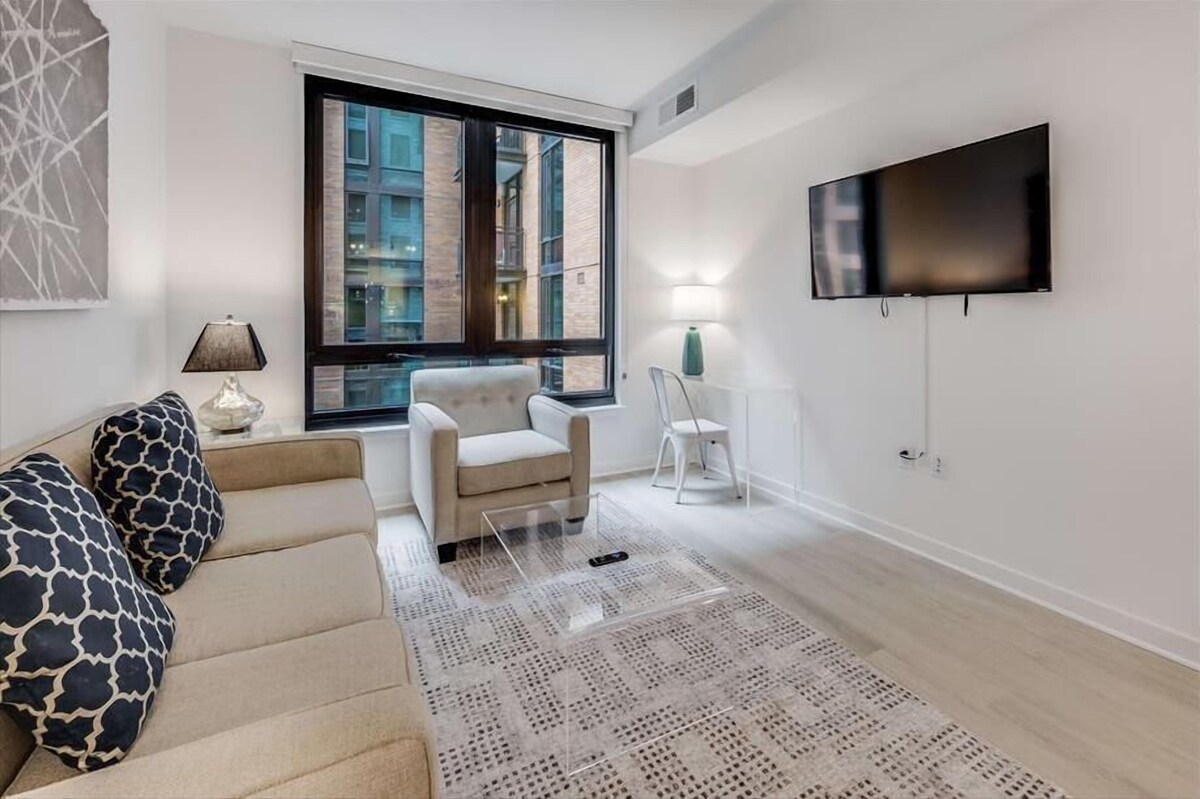 Spacious 1 BR | W&D |Upscale Amenities| near Metro