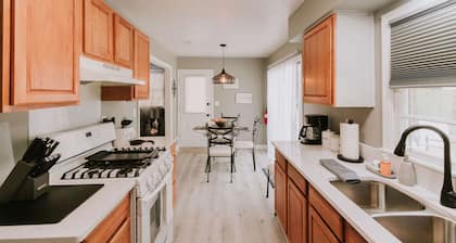 Sandy Toes - near beach & downtown Ocean Springs! (golf cart district)