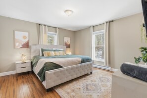 4 Schlafzimmer, Schreibtisch, Bügeleisen/Bügelbrett, Reisekinderbett