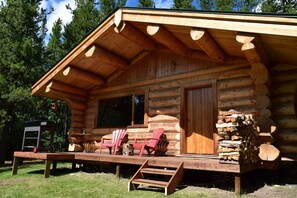 Terrace/patio - Off-Grid Escape, Log Cabin, Secluded Deep in the Wild near Rock Lake! (Rock Lake Provincial Park)