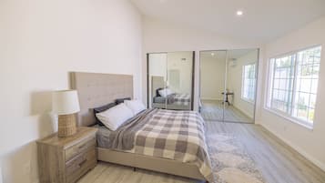 3 bedrooms, free WiFi, bed sheets, wheelchair access