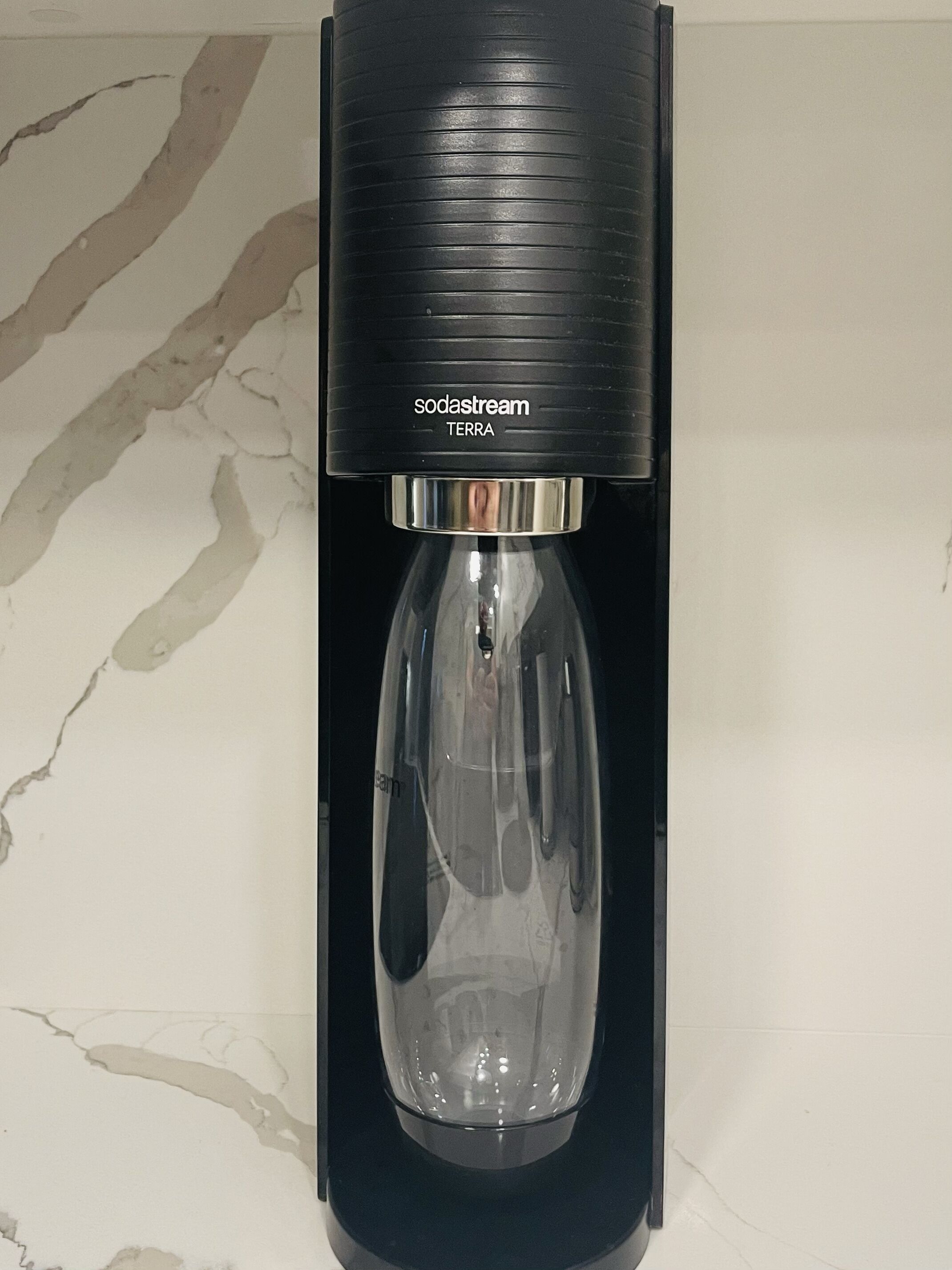 Combined shower/tub, hair dryer, bidet, towels