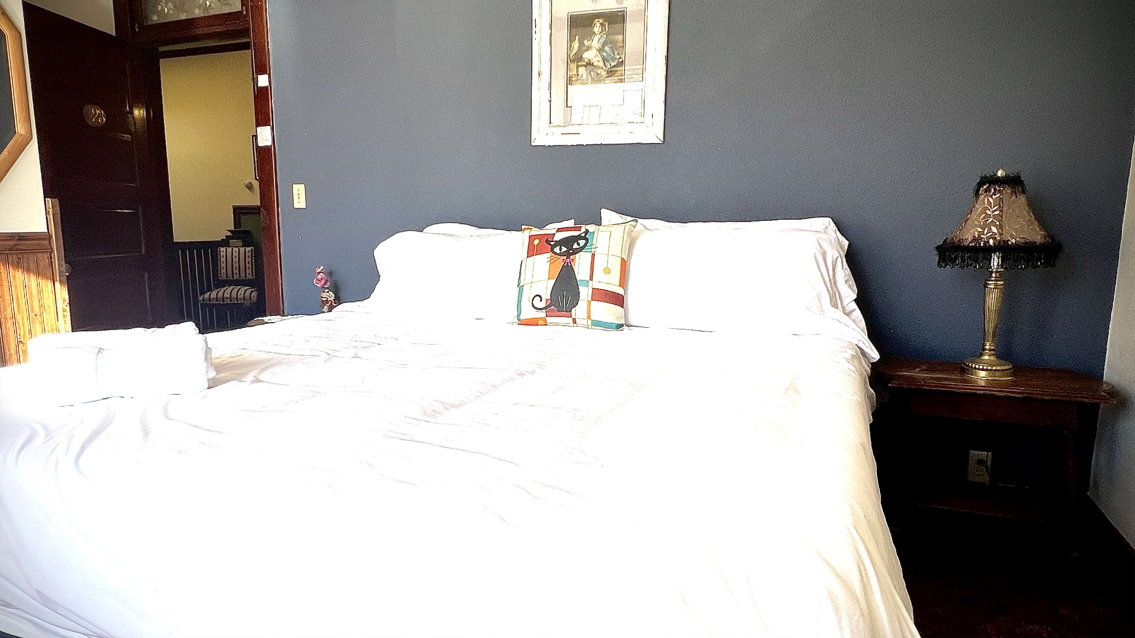 Signature Single Room, 1 King Bed