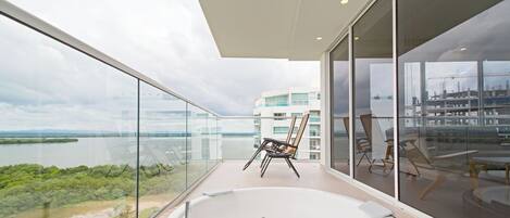 Indoor spa tub