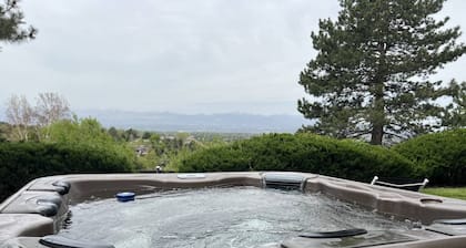 Expansive home, beautiful views, and a hot tub - Minutes from world-class skiing