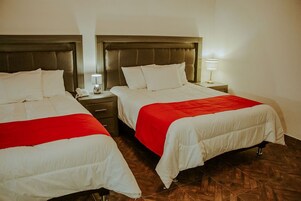 Habitación City doble (SAN MIGUELITO) | Caja fuerte, escritorio, espacio para trabajar con un portátil