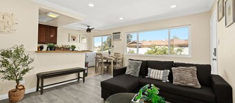 Sunny & Cheerful Near I-10 ~ Queen Beds ~ Parking
