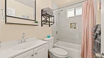 Comfort Apartment | Bathroom