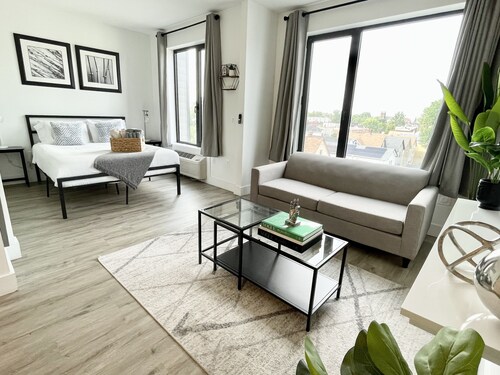 Large Queen Studio-mins to NYC, EWR,PRU,NJPAC,Dwntwn Newark, MetLife