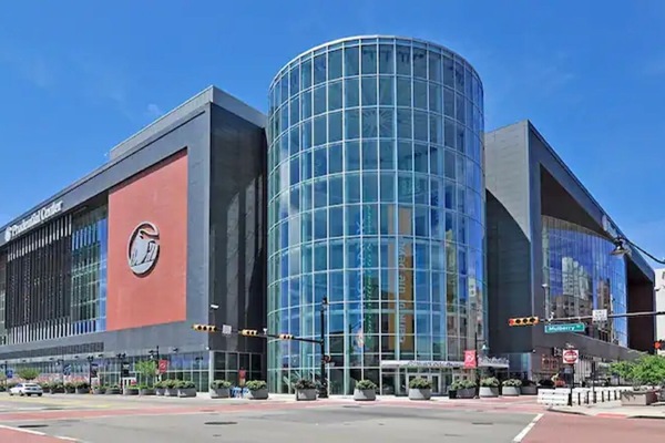Prudential Center
Catch a concert, ice hockey and basketball game
15 mins away