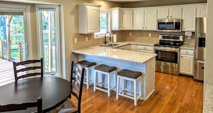 Spacious home with game room - Close to everything!